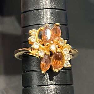 *Dark yellow and white gemstones and Gold toned Cluster Ring